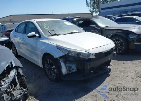 2022 Kia Forte Lxs z USA, uszkodzony, nr VIN 3KPF24AD7NE487564